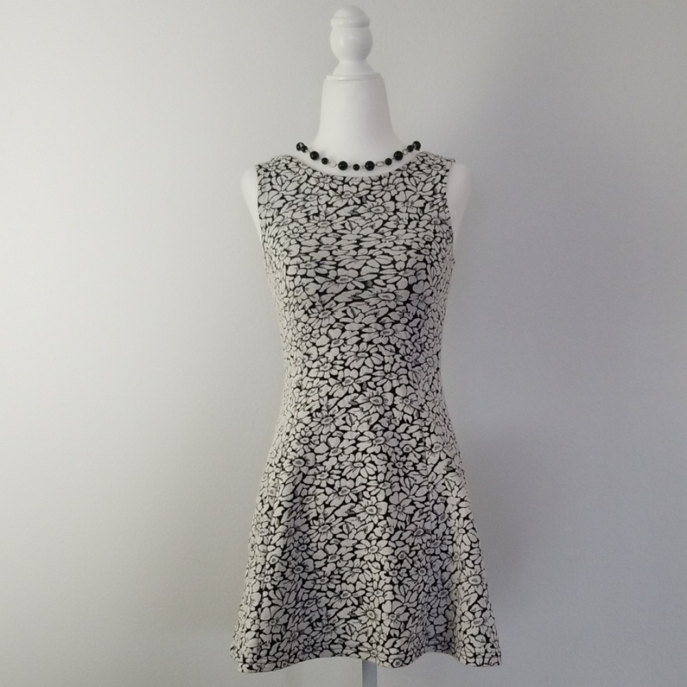 H&M Black & White Stretch Dress - Preloved